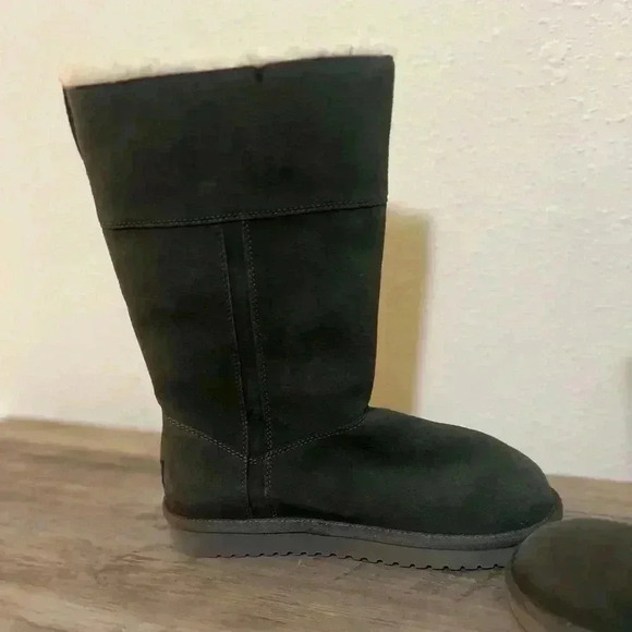 Ugg Women's Aribel Tall Suede Shearling Boots,Gray, Grey,SZ 7, Great - Picture 6 of 8